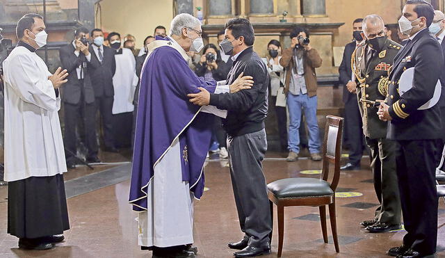 Mes Morado. Castillo se dio un espacio para la liturgia. Foto: John Reyes/La República