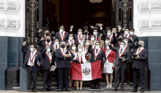 Diversos congresista de Perú Libre han asegurado que la bancada se reunirán con el gabinete ministerial para recién evaluar la confianza. Foto: La República