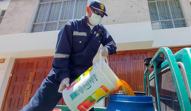 Recolectan aceite de domicilios del Cercado. Foto: Municipalidad de Arequipa