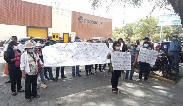 Dirigentes llegaron para solicitar el avance de obra. Foto: Ayabaca Noticias