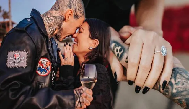Kourtney Kardashian y Travis Barker se comprometieron tras 11 meses de relación. Foto: Instagram