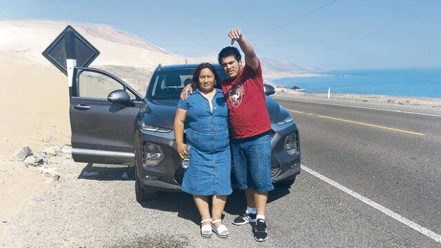 En la mira. Job León y Yesenia Condori Rodriguez, en carros modernos recorriendo el Perú. Foto: difusión