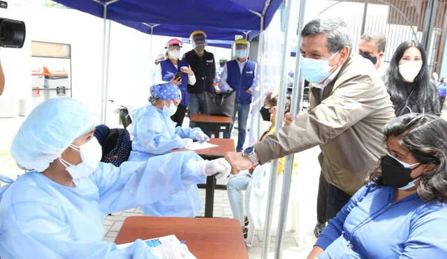 Hernando Cevallos señaló que la vacunación está deteniendo la llegada de una tercera ola de la COVID-19. Foto: Jaime Mendoza / La República