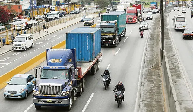 Impacto. Los propietarios de transporte interprovincial y carga advierten el alza en el precio del diésel. Foto: difusión