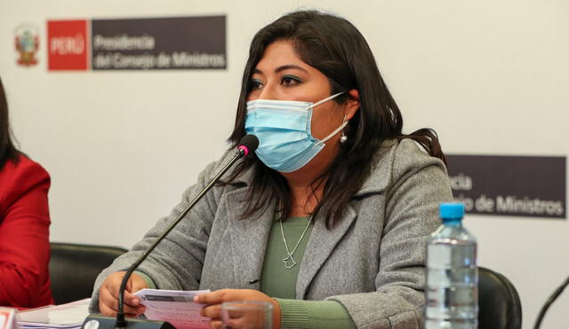 La ministra de Trabajo, Betssy Chávez, se reunió con bases sindicales. Foto: MTPE