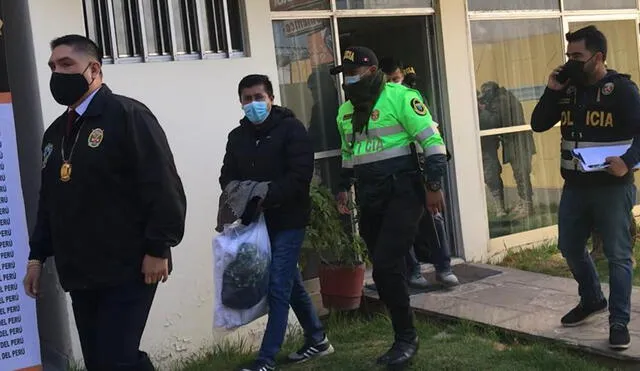 Elmer Cáceres Llica es intervenido por las autoridades policiales y del Ministerio Público. Foto: Rodrigo Talavera/La República