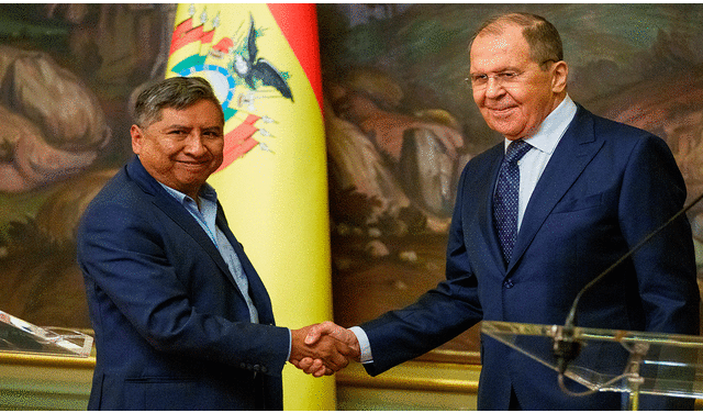 El ministro de Asuntos Exteriores de Bolivia, Rogelio Mayta, se reunió esta semana en Moscú con su homólogo ruso, Serguéi Lavrov. Foto: EFE