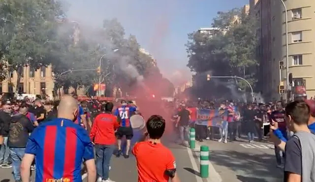 Hinchas de Barcelona acuden al Camp Nou para apoyar a su equipo. Foto: captura Goal España