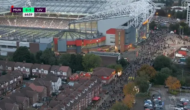 Los hinchas del United no esperaron hasta el final del partido para retirarse del estadio. Foto: captura de ESPN