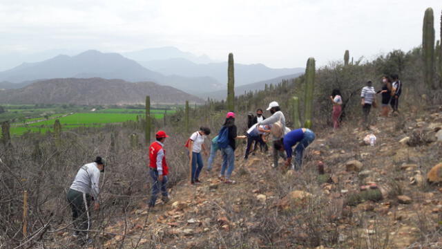 Escolares y docentes de colegio José Abelardo Quiñones Gonzales realizaron una jornada de limpieza en zona arqueológica. Foto: DDC Lambayeque