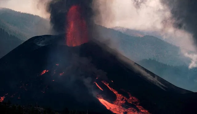 El volcán experimente cambios drásticos en la noche o ya de madrugada. Foto: EFE