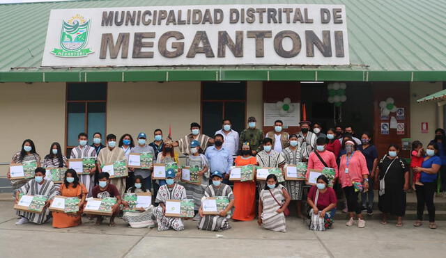La donación de 22 laptops, estarán dirigidas exclusivamente a las actividades académicas de los jóvenes ingresantes. Foto: Municipalidad Distrital de Megantoni.
