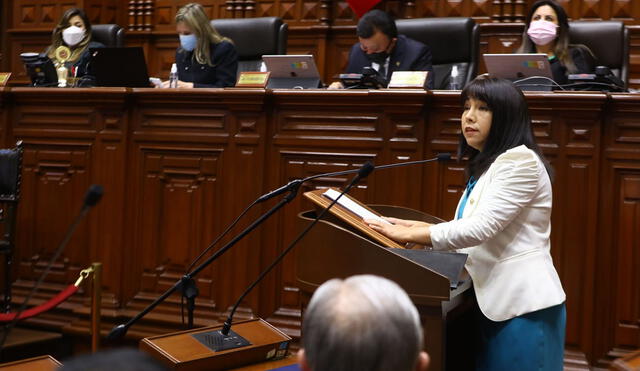 Mirtha Vásquez, titular de la PCM, solicitó el voto de confianza al pleno del Parlamento. Foto: Congreso