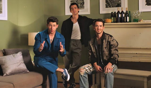 Nick, Joe y Kevin en Jonas Brother family roast por Netflix. Foto: Netflix