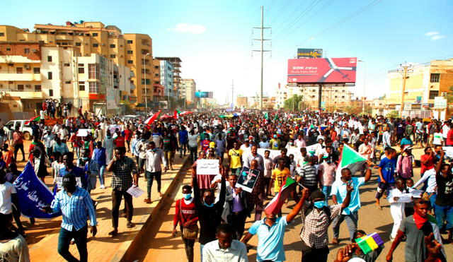 Hasta la fecha, el Ejército de Sudán deja tres muertos y, al menos, 80 heridos durante las manifestaciones contra el régimen militar. Foto: EFE