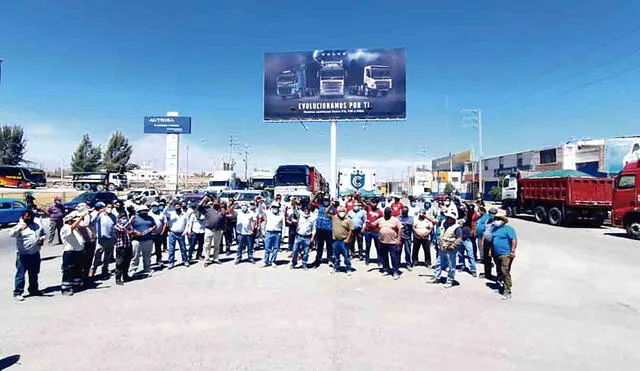 Sigue protesta. Transporte de carga de Arequipa iniciará paro pese a acuerdos que se tomó con el gobierno. Foto: La República