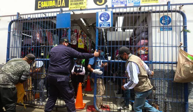 Durante la inspección municipal se cerraron las puertas del mercado. Foto: MPT