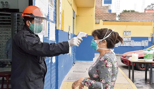 Innecesario. Las personas empiezan a contagiar antes de hacer fiebre, reiteran especialistas. Foto: difusión