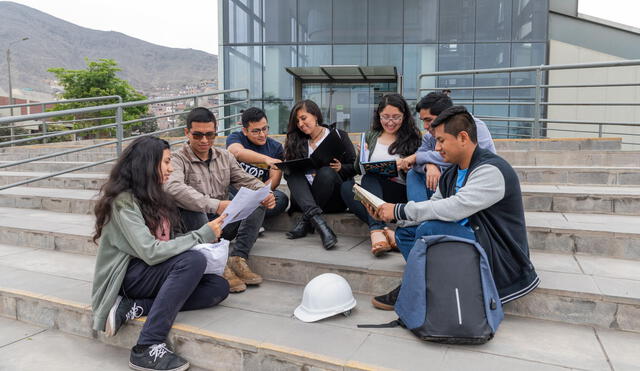 Podrán inscribirse al concurso escolares de quinto año de secundaria o egresados del colegio que acrediten alto rendimiento académico en los tres últimos años de estudio. Foto: Pronabec