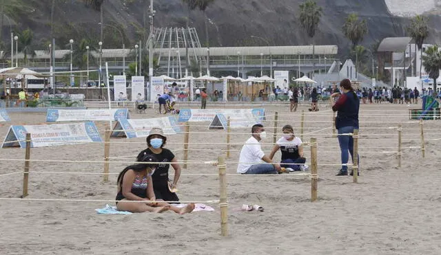 Ciudadanos que asistan a las playas deben estar dentro de cuadrículas 4x4. Estas serán instaladas en todos los balnearios del país. Foto: Carlos Félix /La Republica