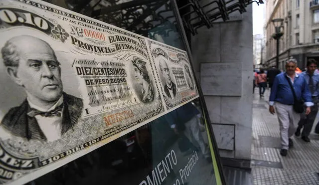 Argentina ha tenido picos máximos del dólar blue recientemente. Foto: AFP