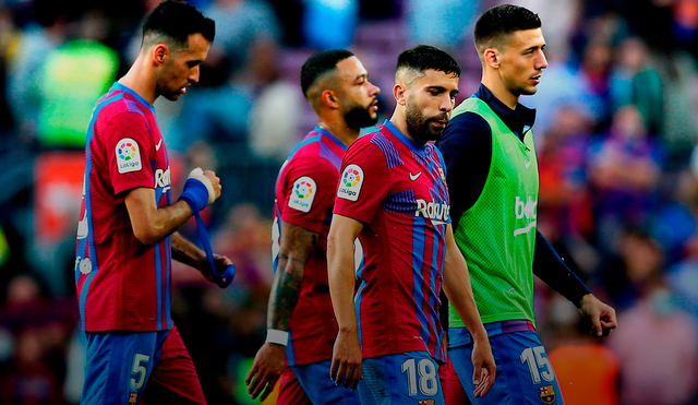 Jugadores del FC Barcelona tras perder el partido frente al Real Madrid. Foto: composición/ EFE