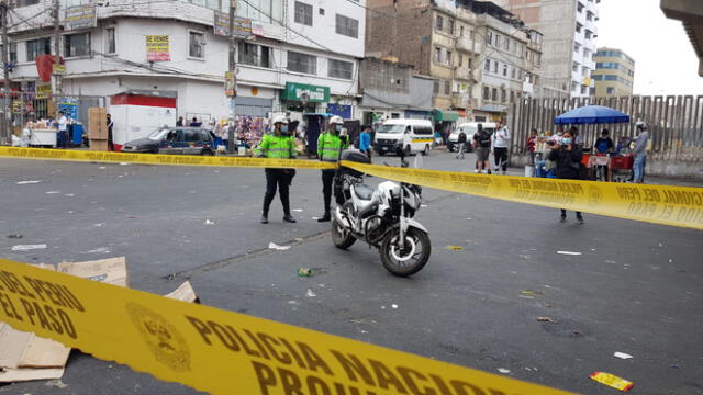 El hecho ocurrió en el cruce de la avenida Aviación con San Cristóbal en el distrito de La Victoria. Foto: Mary Luz Aranda/URPI-LR