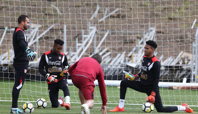 Alfredo Honores formó parte del comando técnico de Ricardo Gareca y luego fue sustituido por Oscar Ibáñez. Foto: FPF