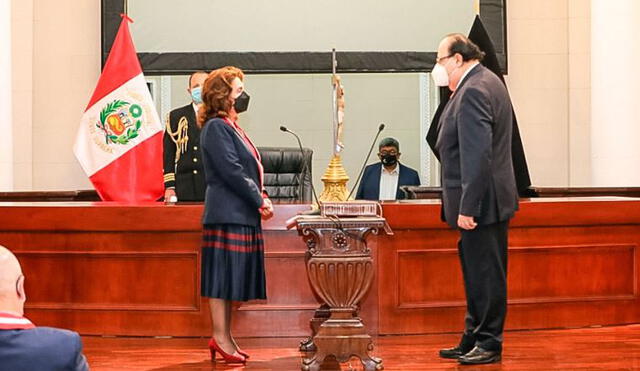 Julio Velarde juramenta como miembro del BCRP. Foto: El Peruano.