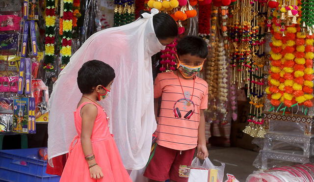 Unicef alertó que familias en India buscan generar recursos económicos "y esto se traduce, en el caso de los niños, en trabajar; y en el de las niñas, en buscar oportunidades de matrimonio". Foto: referencial/EFE