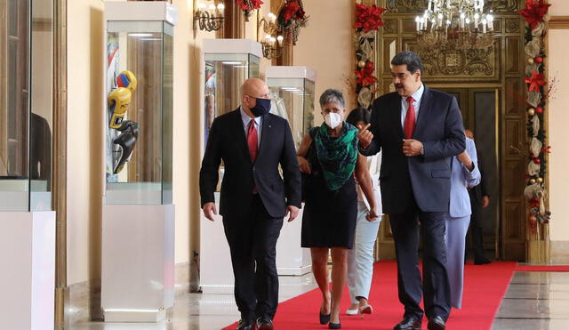 Khan, que llegó el domingo a Venezuela para una visita de tres días, saludó el “diálogo constructivo” en las reuniones que sostuvo con Maduro. Foto: AFP