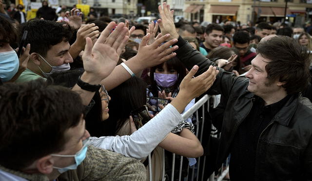 Javier Milei es uno de los favoritos de cara a los comicios de este mes en Argentina. Foto: AFP