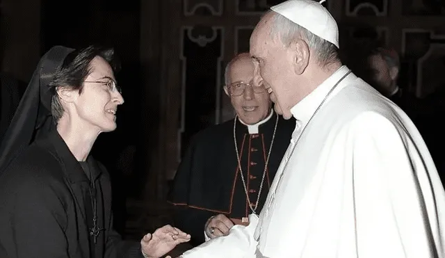 Raffaella Petrini junto al papa Francisco. Foto: Vatican News