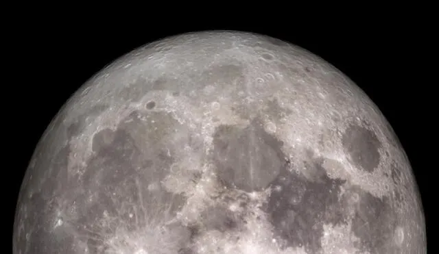 La luna con cráteres claramente visibles formados por impactos de asteroides. Foto: NASA / Centro de vuelos espaciales Goddard