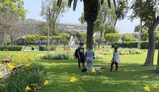 La familias tendrían más horas para disfrutar del Parque de la Reserva junto con sus mascotas. Foto: Twitter @_AguilarVictor