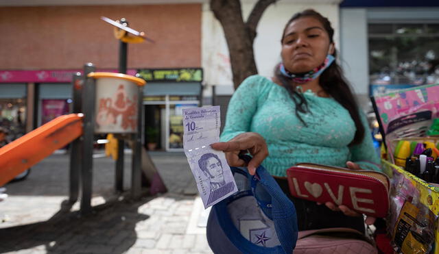 DolarToday y Monitor Dólar son otros indicadores de la moneda estadounidense, ampliamente consultados en Venezuela, así como la tasa del dólar BCV, para las diversas transacciones. Foto: EFE