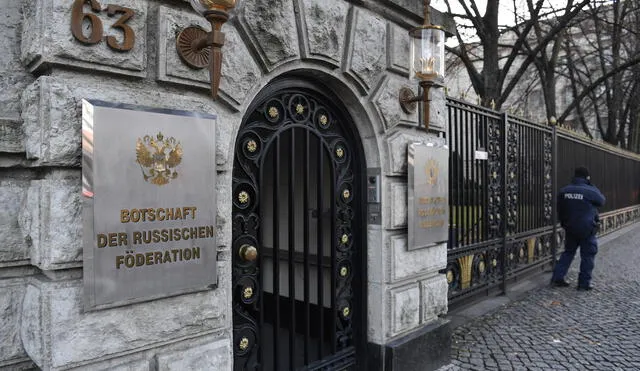 Frontis de la embajada de Rusia en Berlín, Alemania. Foto: John Macdougall/AFP