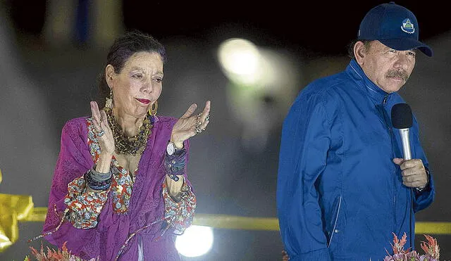 Pareja dictatorial. Rosario Murillo (izquierda) y su esposo el exguerrillero sandinista Daniel Ortega pretenden perennizarse en el poder por quinta vez.