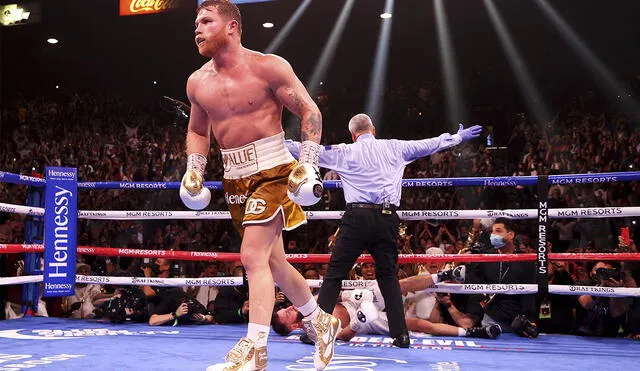 ‘Canelo’ Álvarez sigue siendo el mejor y venció a Caleb Plant con un brutal nocaut, mostrando todo su poderío. Foto: AFP