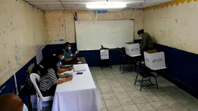 Las urnas fueron abiertas hacia las 07.00 hora local (12.38 GMT) y uno de los primeros nicaragüenses en votar fue el canciller Denis Moncada. Foto y VIDEO: AFP