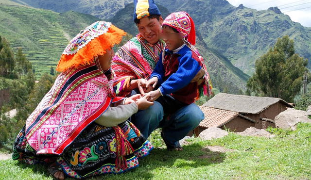 Especialistas coinciden en que crianza basada en amor y respeto es la clave para el pleno desarrollo de las niñas y niños. Foto: World Vision Perú