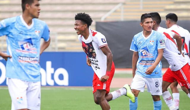 Alfonso Ugarte de Puno en los últimos minutos volteó el partido por 2 a 1 a ADT de Tarma. Foto: Copa Perú