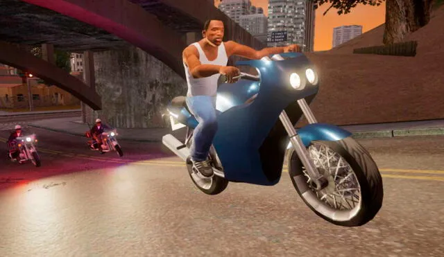 CJ sobre su moto siendo perseguido por la policía. Foto: Rockstar Games
