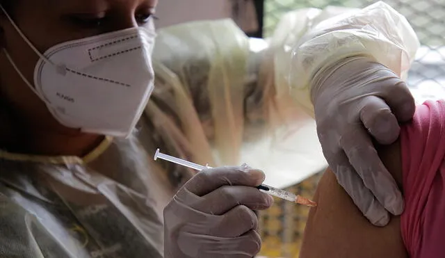 El ministro de Salud, Carlos Alvarado, aseguró que serán vacunados “progresivamente” 3,5 millones de niños en Venezuela. Foto: AFP