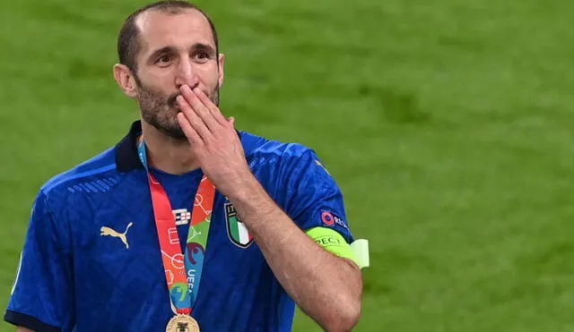 Giorgio Chiellini campeonó la Eurocopa 2021 con Italia. Foto: AFP/FACUNDO ARRIZABALAGA