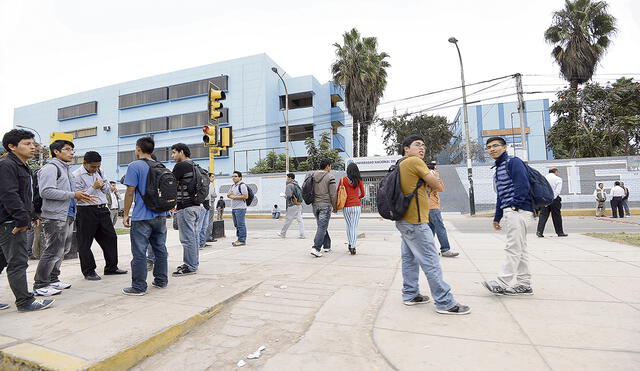 Pregrado. De promulgarse la norma, serán 4 promociones las que saldrán de universidades sin un trabajo de investigación. Foto: difusión