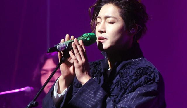 Actor y cantante Kim Hyun Joong retratado en el concierto Prism Time por la cámara de medios coreanos. Foto: TV Daily