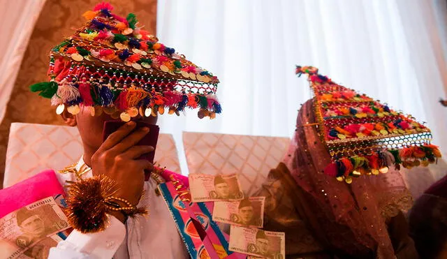En naciones como Pakistán o India todavía es habitual que entre familias acuerden bodas. Foto: AFP