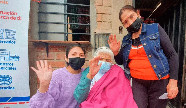 Familia instó a la ciudadanía a inocularse contra la COVID-19. Foto: María Pia Ponce / URPI - LR