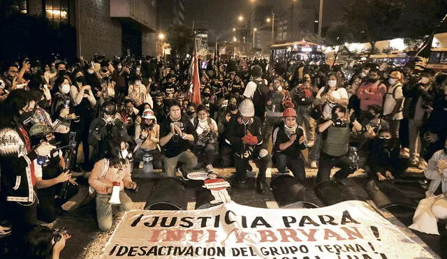 Marcha. Jóvenes se movilizan en Lima en vísperas de cumplirse un año del asesinato policial. Foto: Romina Solorzano/La República